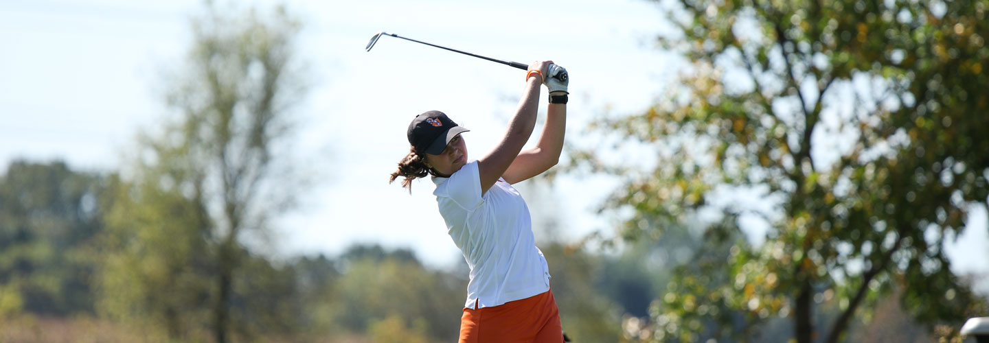 Cecilia Heck Golfing